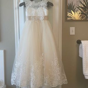 Girls bridal party/flower girl dress size 10